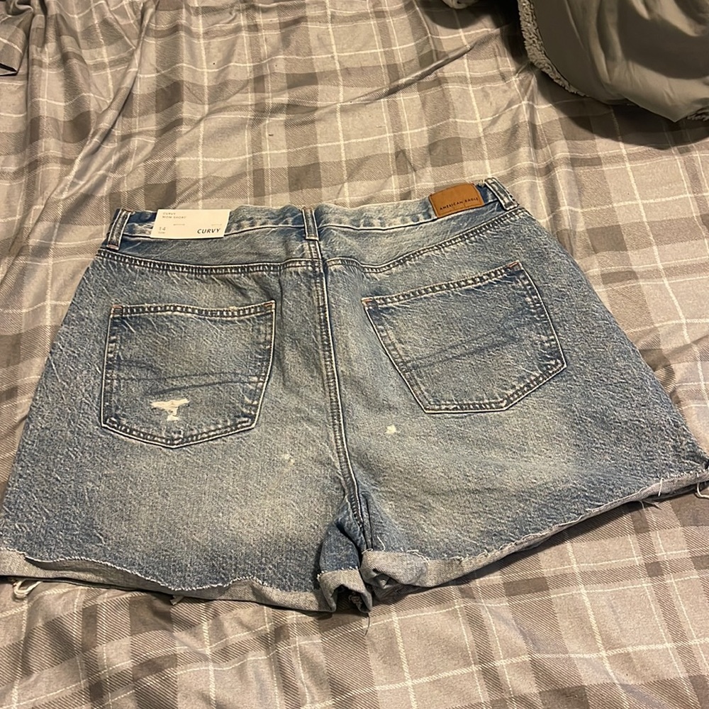 AE SHORTS - Picture 2 of 3